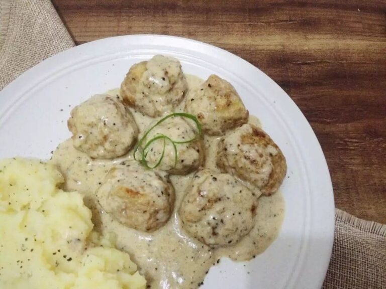 Swedish Meatballs with Creamy Mashed Potatoes